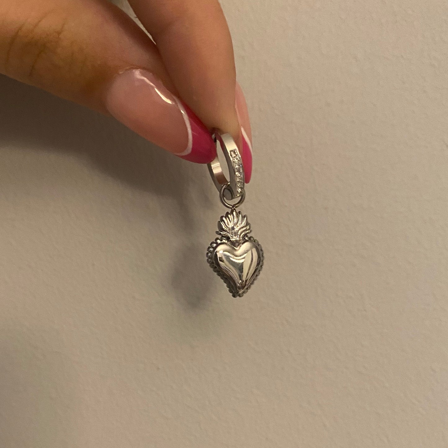 Mono-orecchini Cuore sacro strass