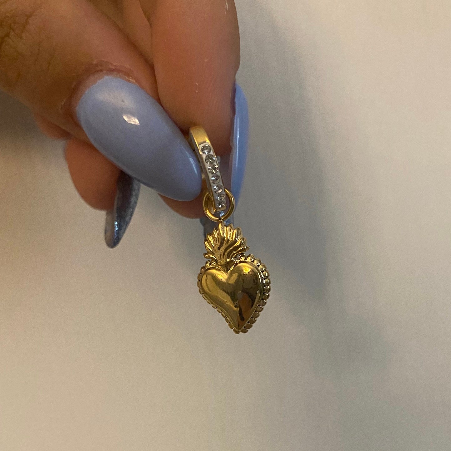 Mono-orecchini Cuore sacro strass