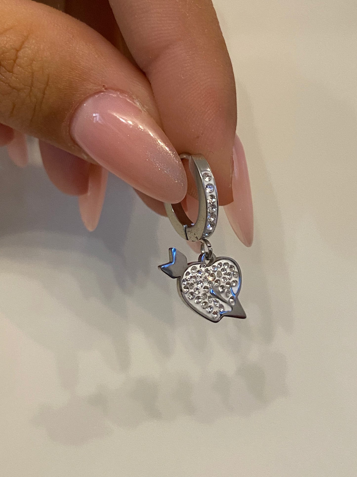 Mono-orecchini Cuore con freccia strass
