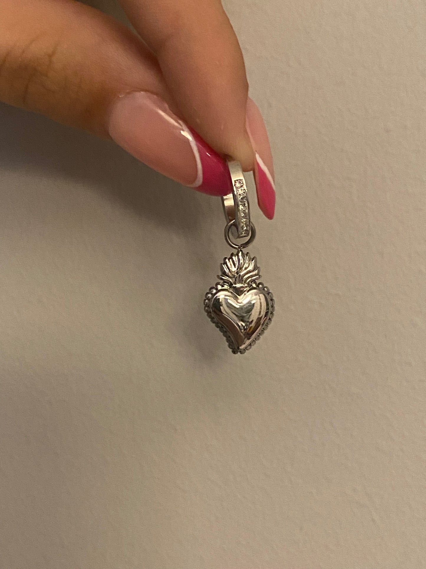 Mono-orecchini Cuore sacro strass