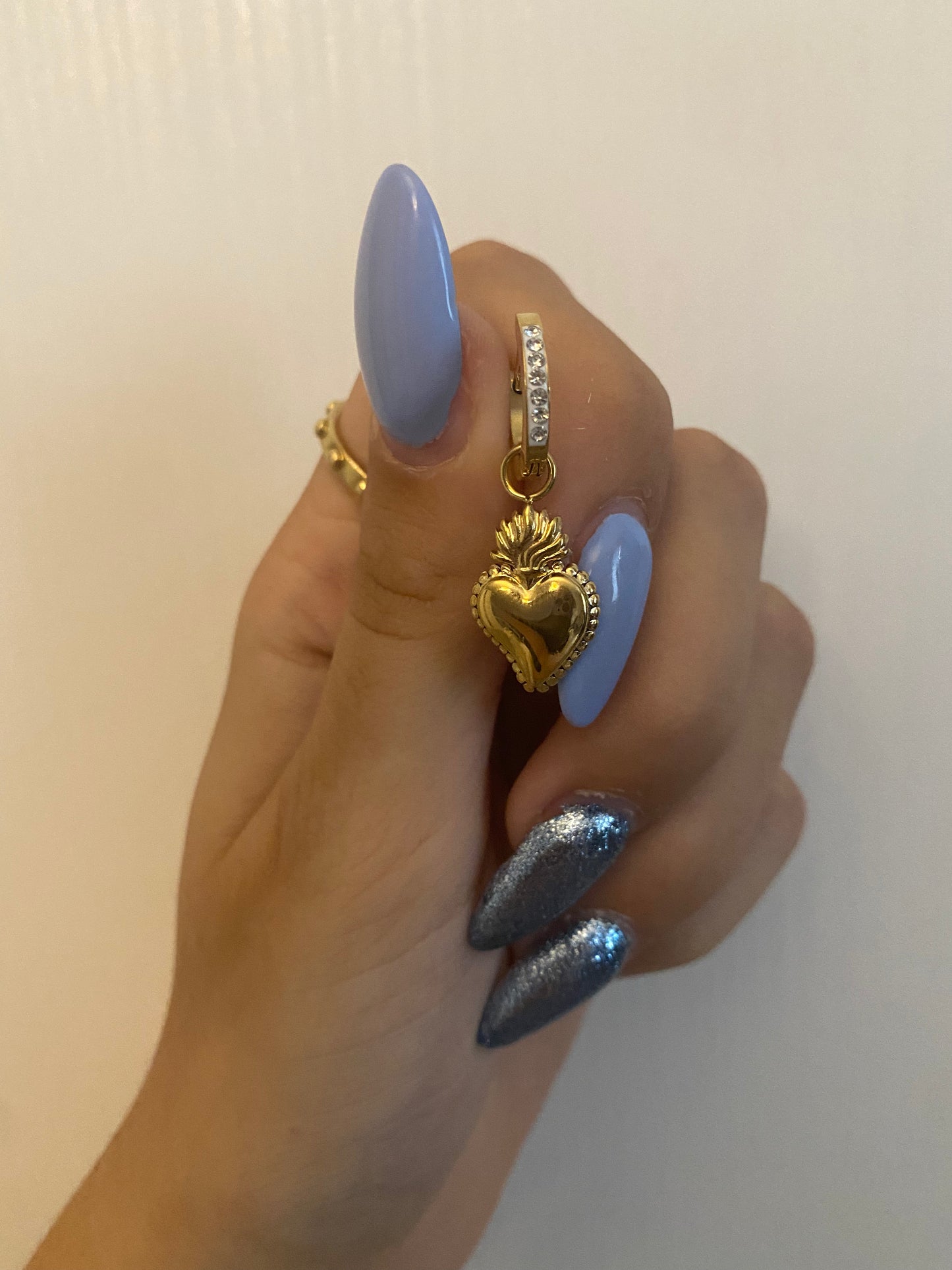 Mono-orecchini Cuore sacro strass