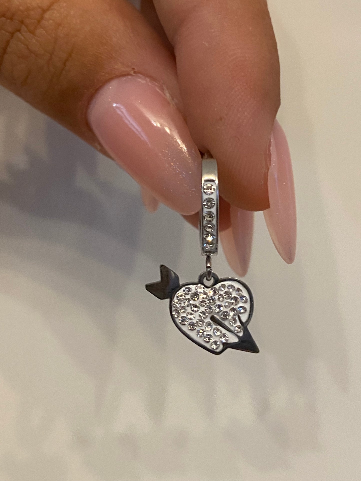 Mono-orecchini Cuore con freccia strass