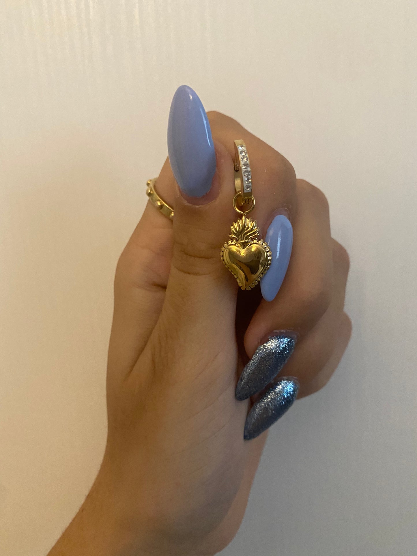 Mono-orecchini Cuore sacro strass