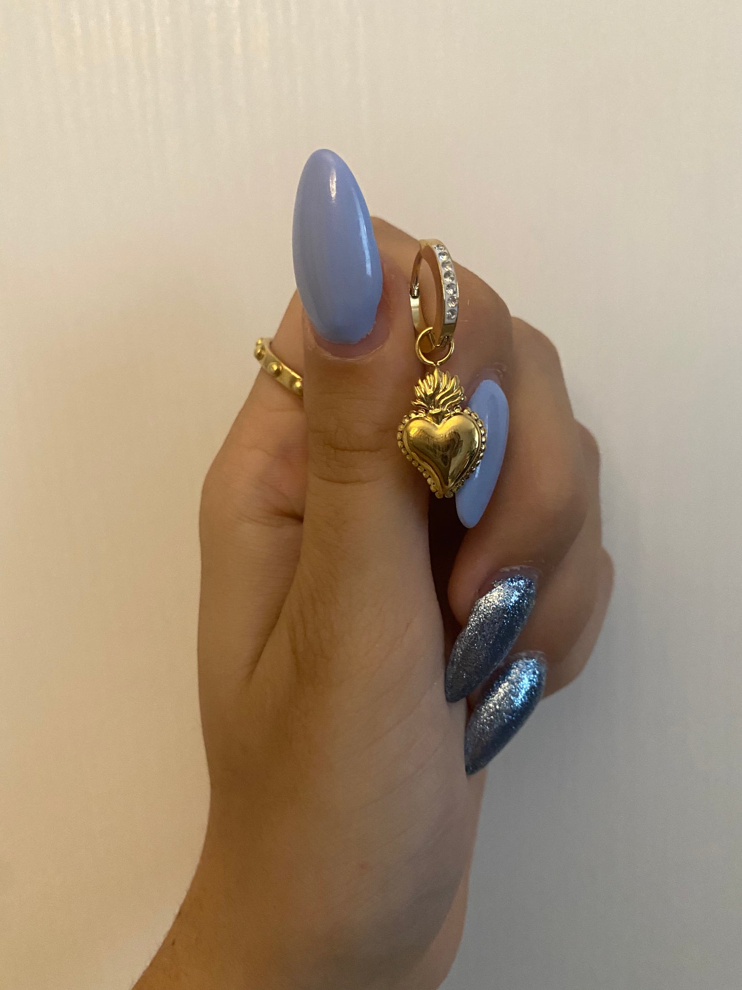 Mono-orecchini Cuore sacro strass